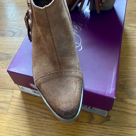 Fergies low cut fringe - Picture 3 of 6